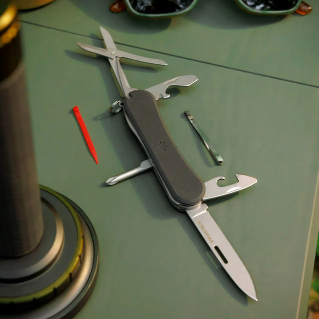 Helfen, 12‑toiminen monitoimityökalu