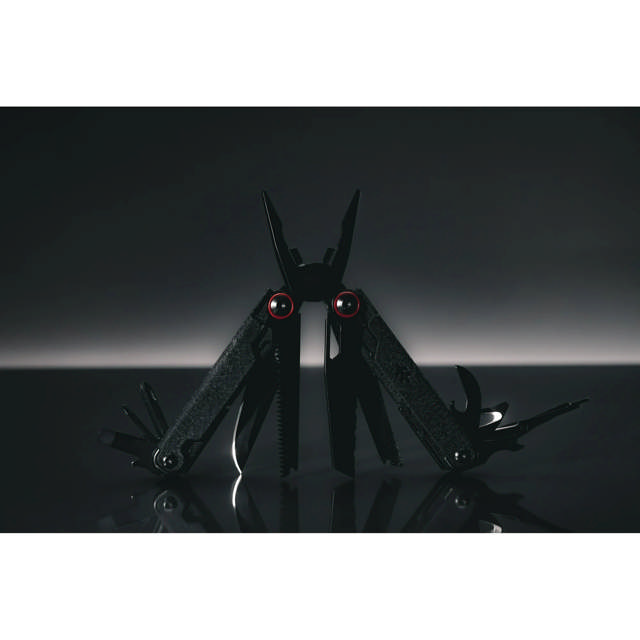 Praktisch, 17-toiminen monitoimityökalu