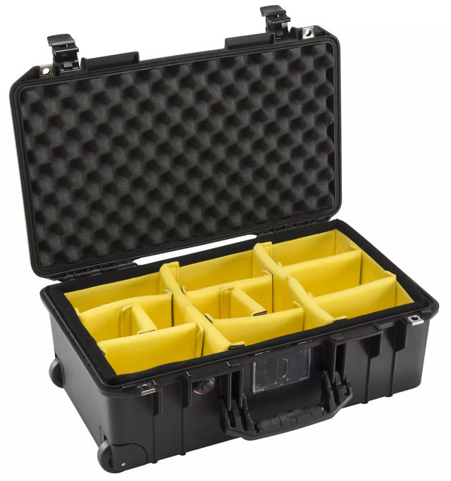 Peli™ 1535 Air Carry-On pehmustetuilla jakajilla